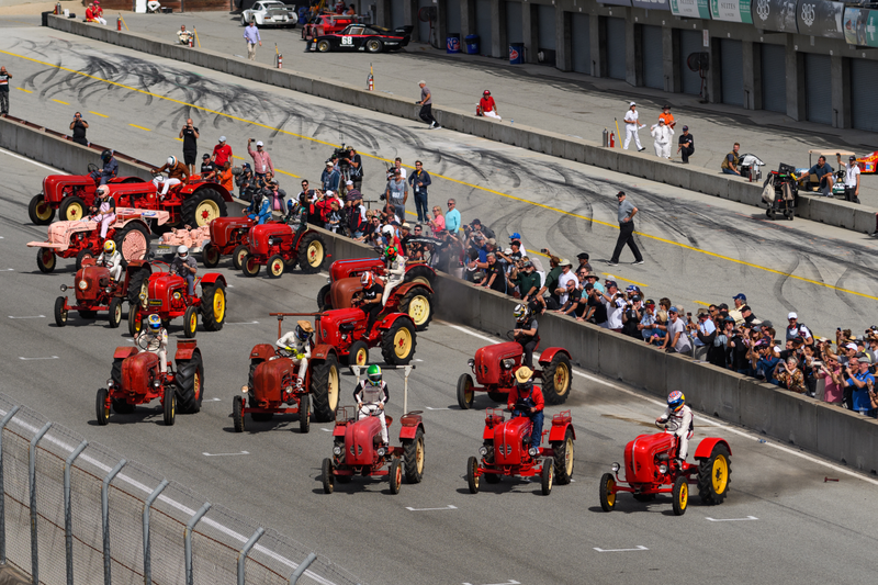 Illustration for article titled Porsche Tractor Racing Is the Real Pinnacle of Motorsport